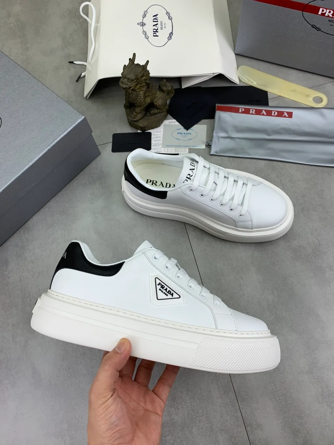 Men's shoes 💰P560💰[New style] popular models are on the official website, 🆘 Trendy brand (Prada) mainly promotes popular models, avant-garde and versatile fashion men's shoes private version mold opening, cowhide surface splicing 1:1.. Fashionable and simple, original imported cowhide lining cowhide feet; the atmosphere and personality are more fashionable, eye-catching and pursuing class. It will subvert the old idea and be a must-have for fashionistas with you! Must keep it for yourself! Tall and comfortable, large and low, high-end quality workmanship. Number of yards: 38-45 4️⃣optional.